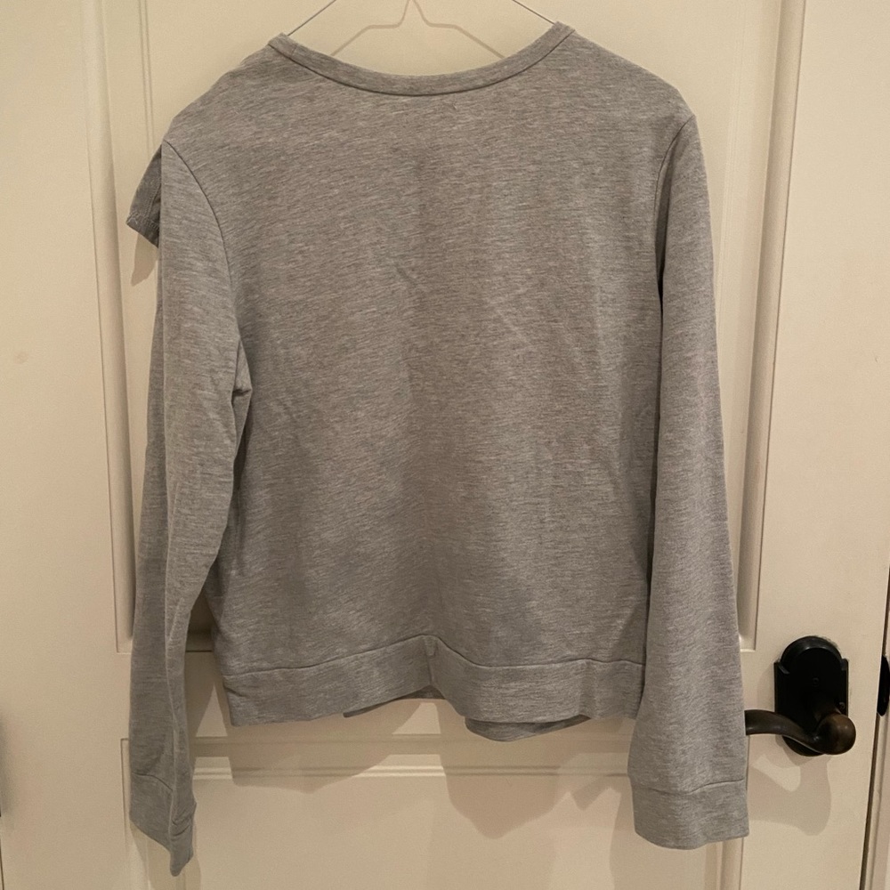 🆕 Gray Ruffle Sweater - Picture 6 of 6